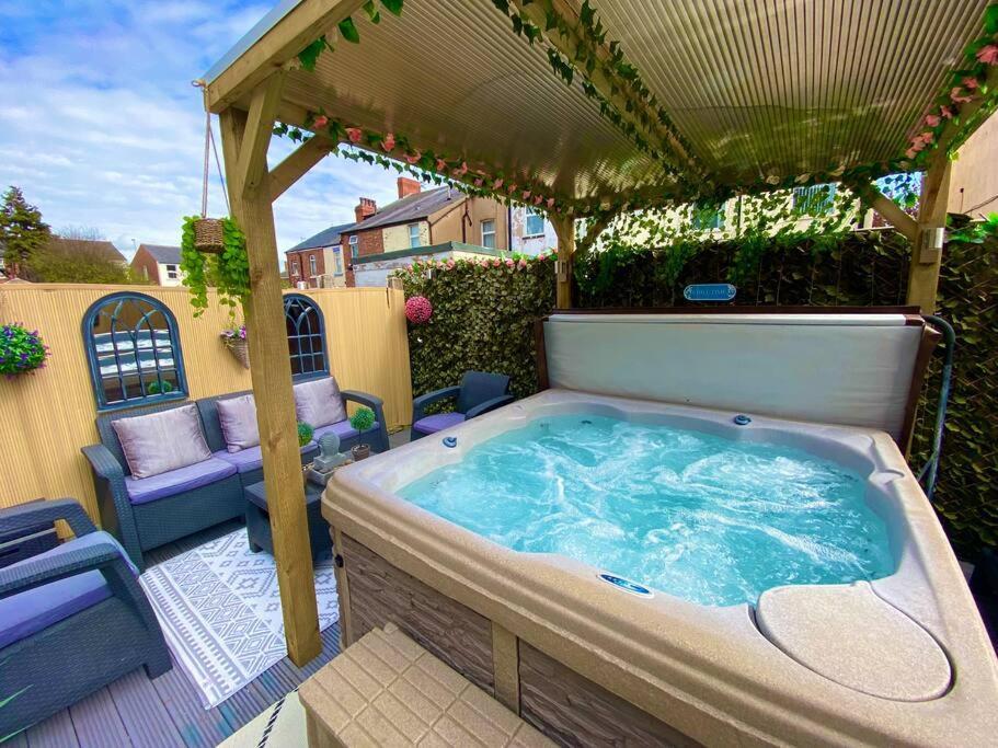New…The Hottub House Blackpool Pleasure Beach Екстер'єр фото