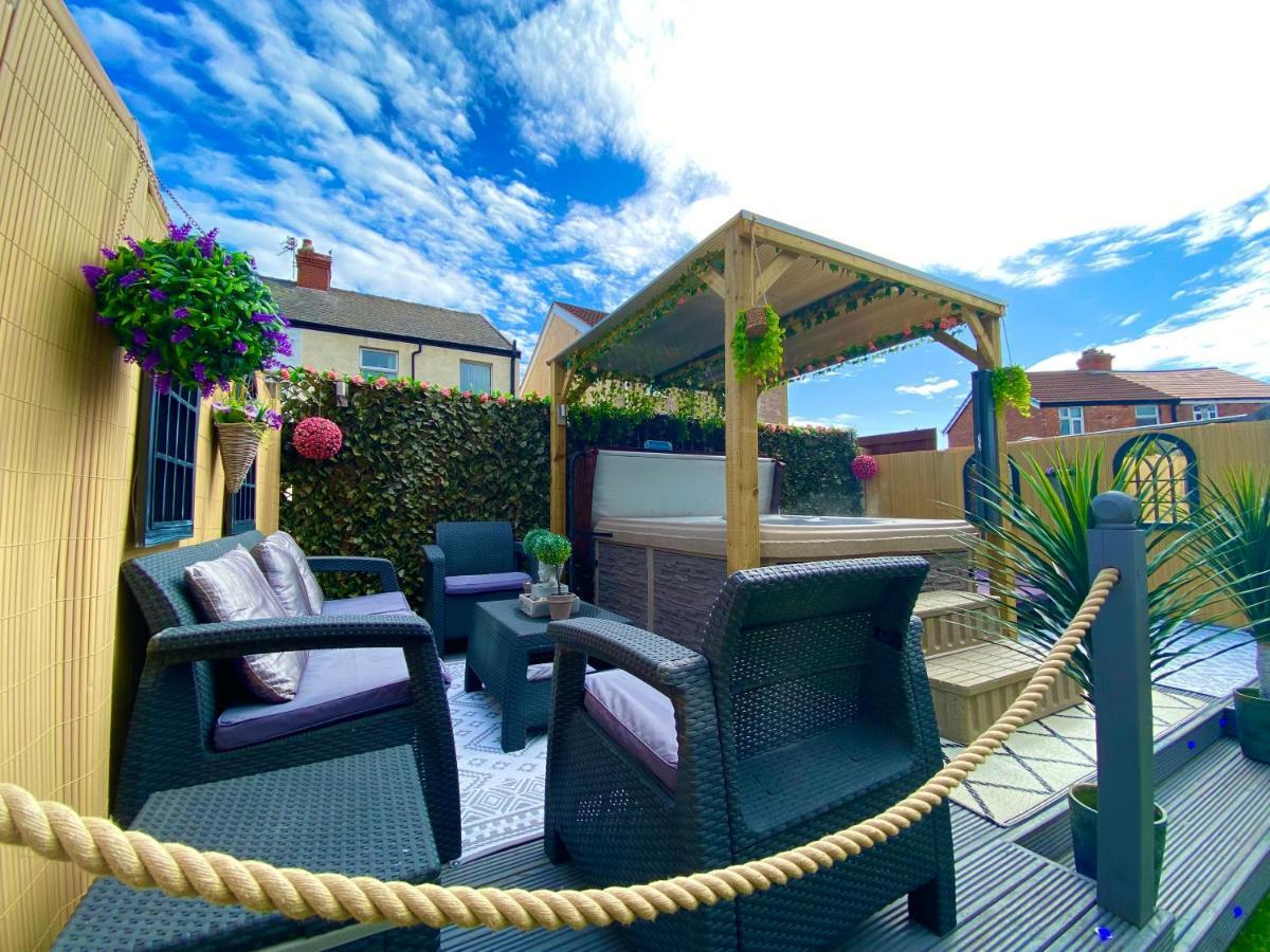 New…The Hottub House Blackpool Pleasure Beach Екстер'єр фото