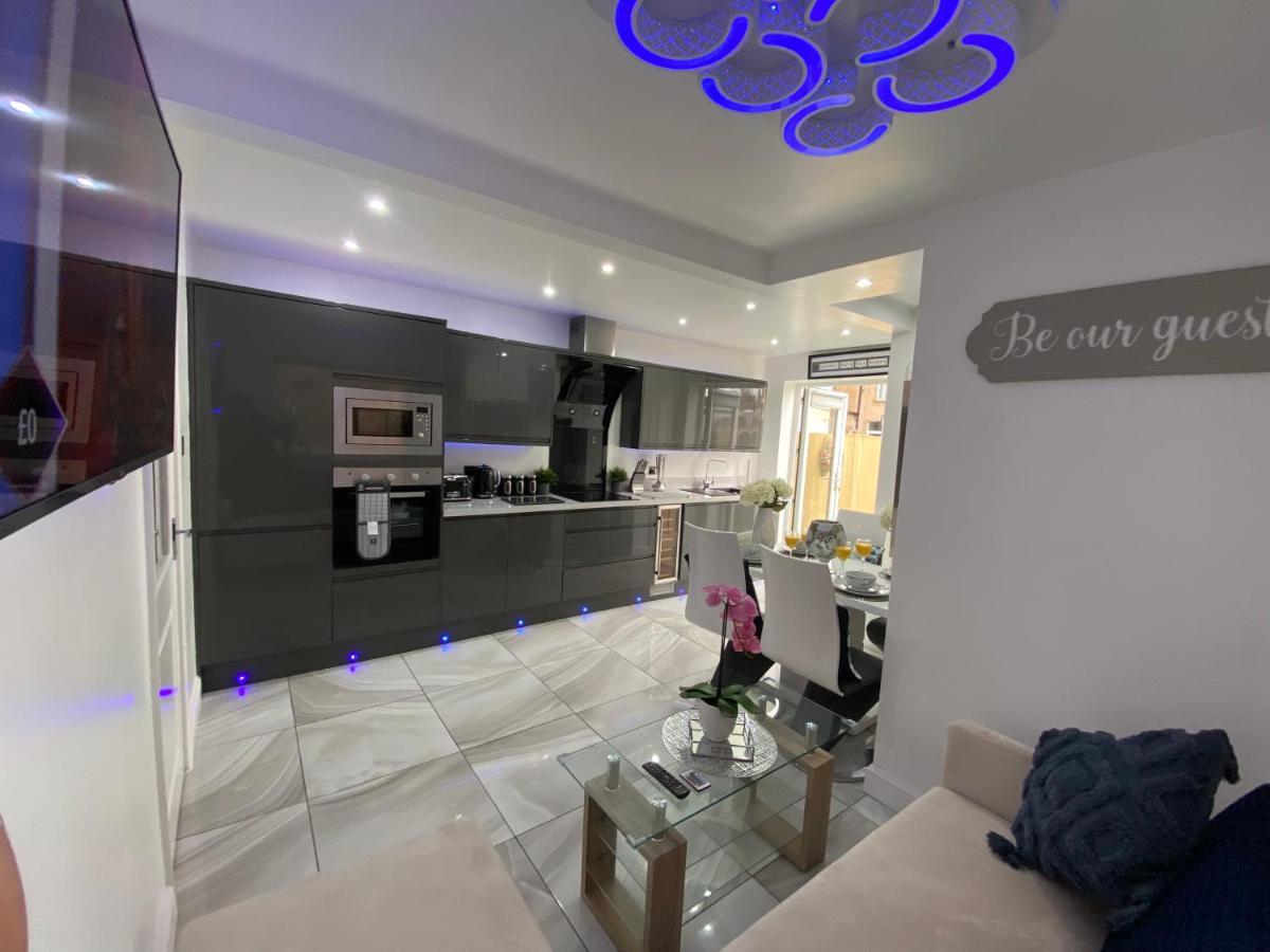 New…The Hottub House Blackpool Pleasure Beach Екстер'єр фото