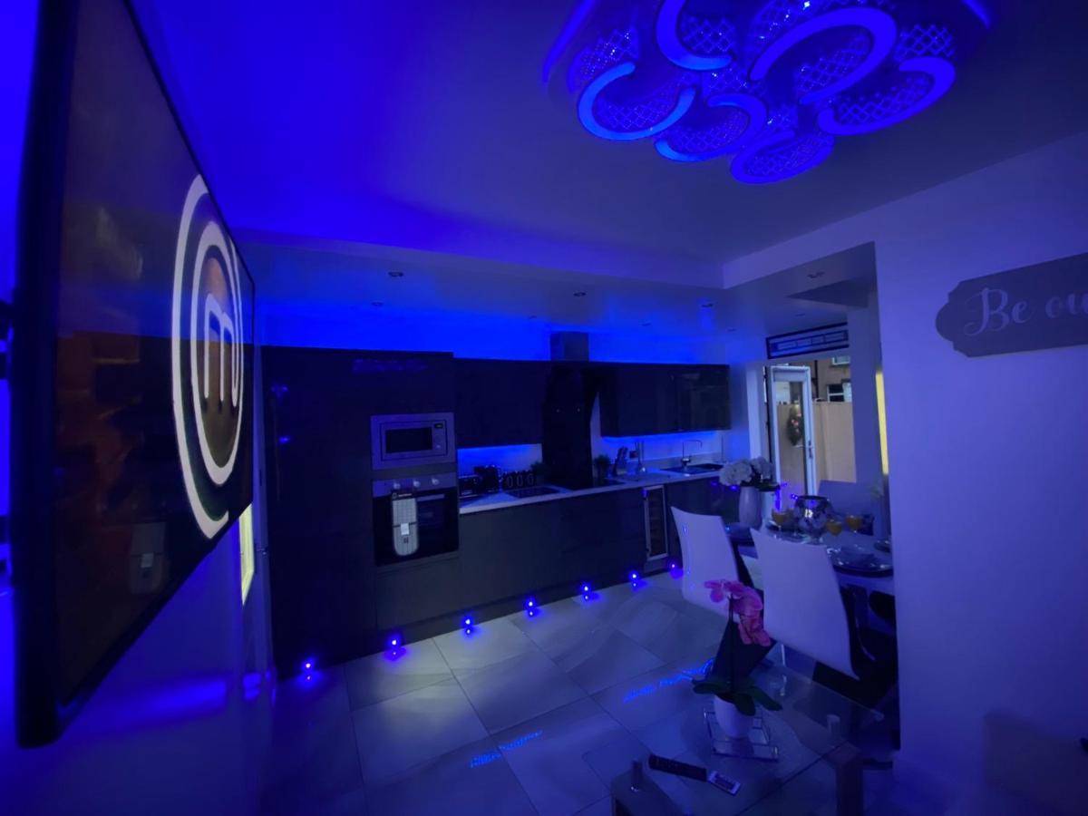 New…The Hottub House Blackpool Pleasure Beach Екстер'єр фото